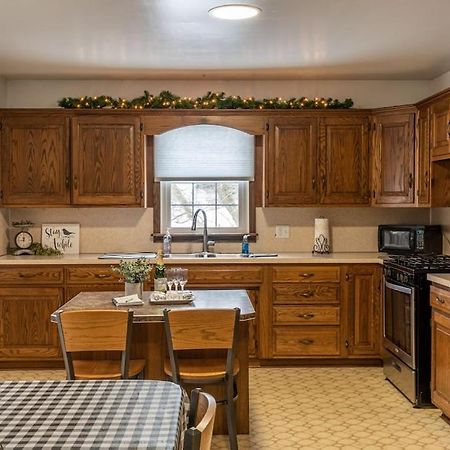 Weaver Ridge Manor Villa Millersburg Exterior photo