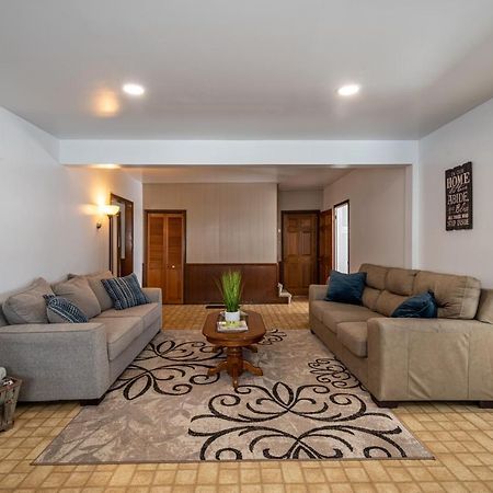 Weaver Ridge Manor Villa Millersburg Exterior photo