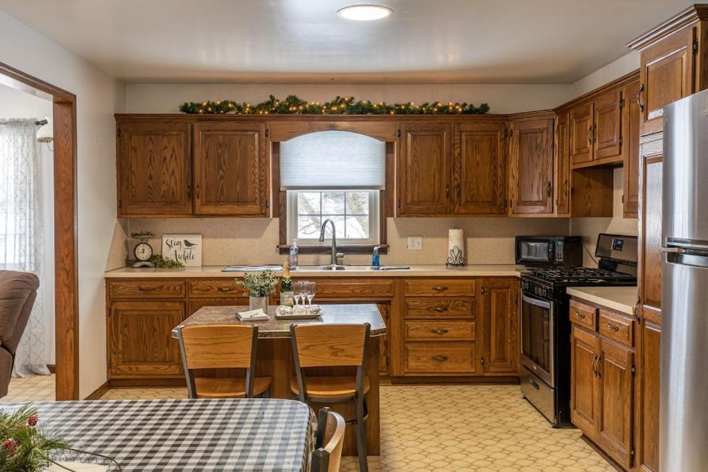 Weaver Ridge Manor Villa Millersburg Exterior photo