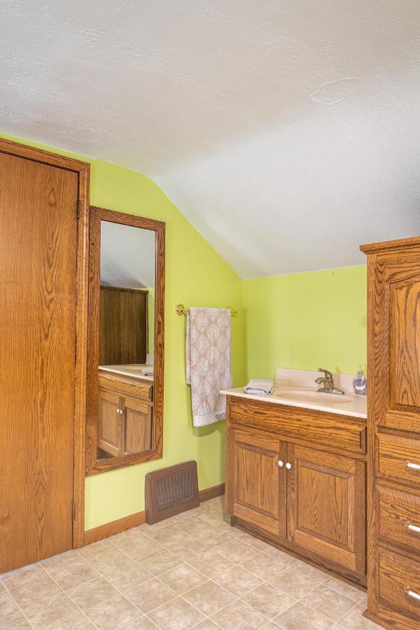 Weaver Ridge Manor Villa Millersburg Exterior photo